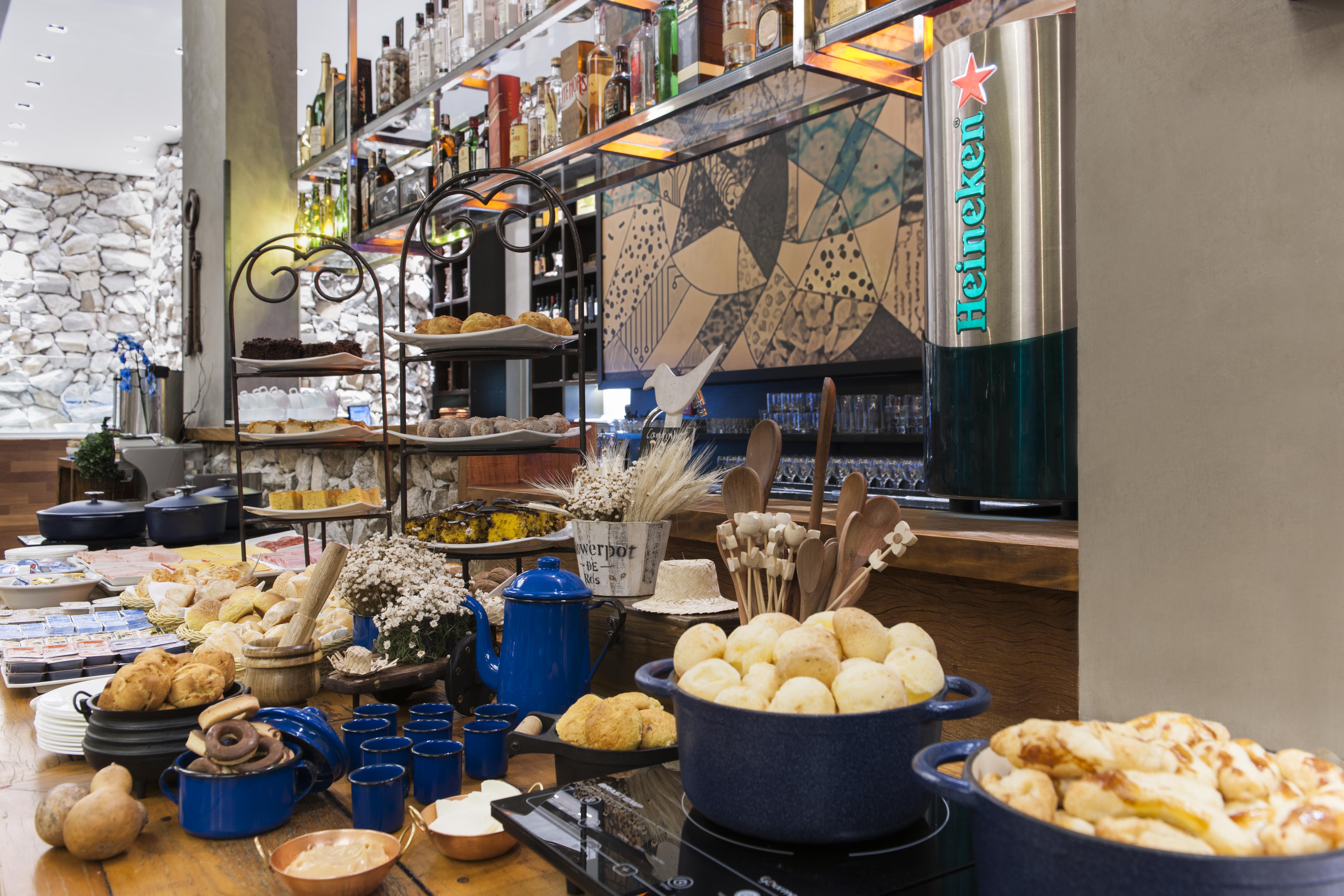 מלון Radisson Blu Belo Horizonte Savassi מראה חיצוני תמונה A buffet at a hotel
